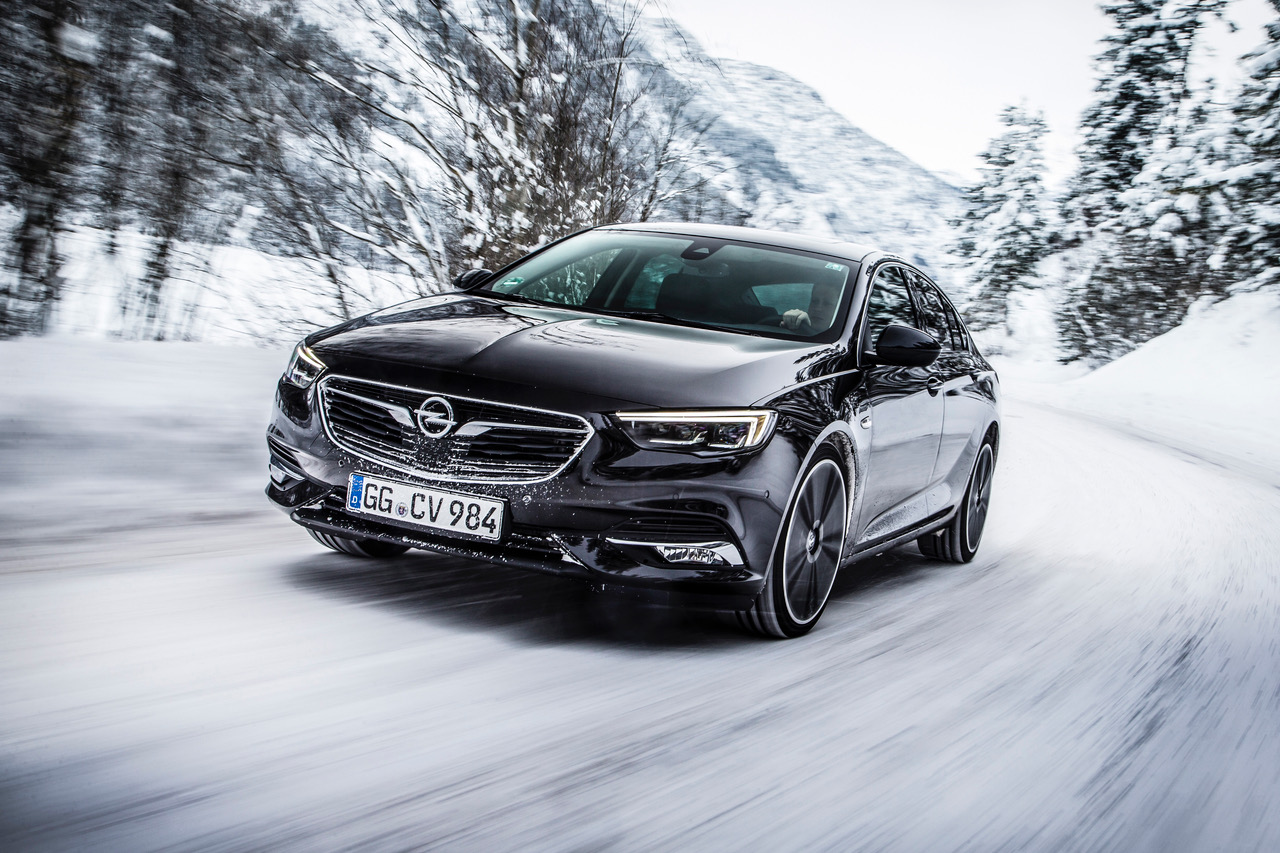 The new Opel Insignia Grand Sport 4x4 offers optimum dynamics, feel and handling in all situations.