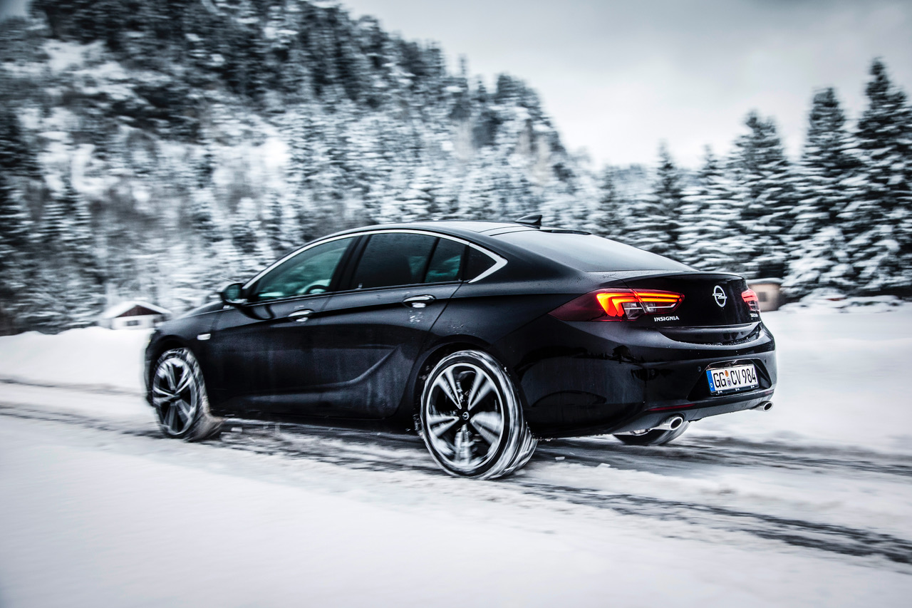 The new Opel Insignia’s torque vectoring all-wheel drive system applies drive to one or both rear wheels independently.