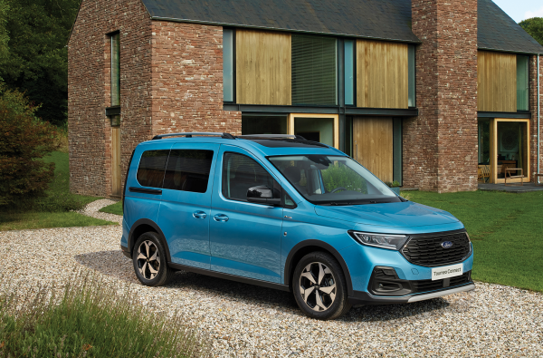 Ford, Hafta Boyu İş, Hafta Sonu Aile Keyfi İçin Yeni  Tourneo Connect Aracını Tanıttı