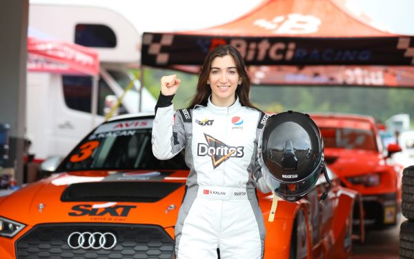 Seda Kaçan Türkiye Pist Şampiyonası’nda genel klasman birinciliği kazanan ilk kadın pilot oldu!