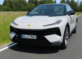 LOTUS ELETRE HİPER SUV İÇİN PIRELLI ELECT LASTİKLER  ORİJİNAL EKİPMAN P ZERO VE P ZERO CORSA LASTİKLERİN 10 EBADI GELİŞTİRİLDİ !!