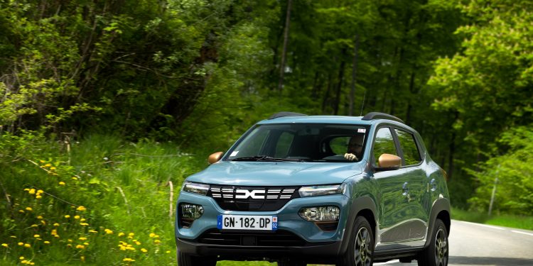 TÜRKİYE’NİN EN ULAŞILABİLİR %100 ELEKTRİKLİ MODELİ  YENİ DACIA SPRING TÜRKİYE’DE!!