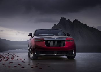 Rolls-royce İlk Droptail Otomobilini Tanıttı ; ”la Rose Noire ” Tanıtıldı !!