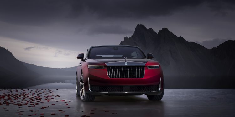 Rolls-royce İlk Droptail Otomobilini Tanıttı ; ”la Rose Noire ” Tanıtıldı !!