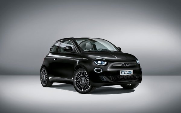 Fiat 500e, 3. Kez ‘En İyi Elektrikli Küçük Otomobil’ Seçildi…