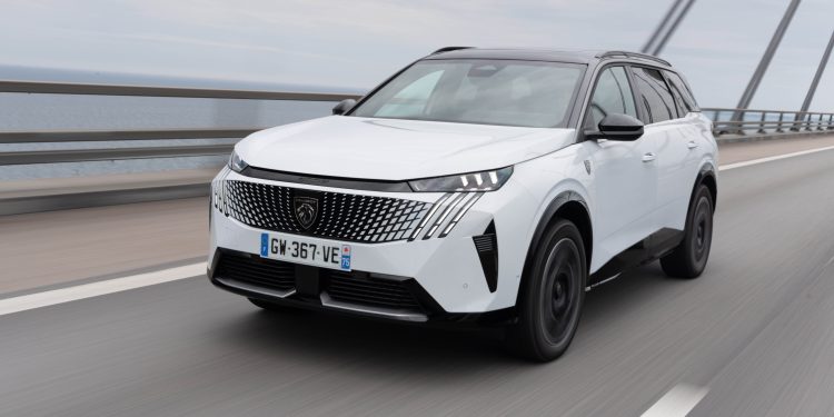 Peugeot E-5008 Elektrikli SUV | Teknoloji, Tasarım ve Dijital Sanat Galataport’ta